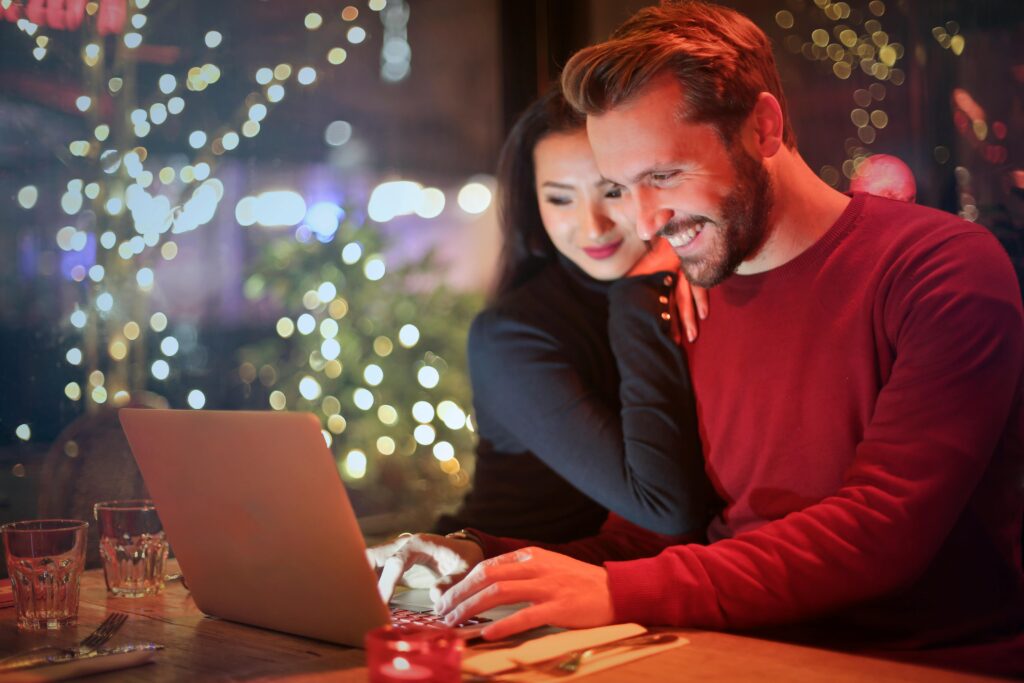 pexels photo 853151 853151 A couple using a laptop at a cozy restaurant with festive bokeh lights, enjoying online shopping together.
